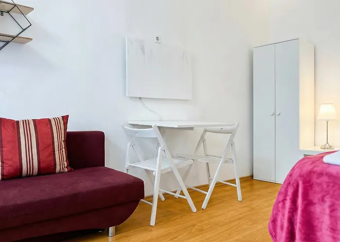Affordable 6 Minutes From Lugner Sleeps 3 Apartment