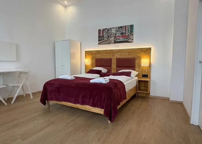Apartment Affordable 6 Minutes From Lugner Sleeps 3 *