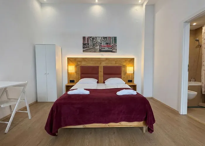 Affordable 6 Minutes From Lugner Sleeps 3 Apartment *