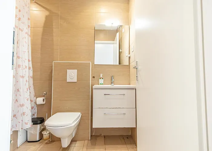 Apartment Affordable 6 Minutes From Lugner Sleeps 3