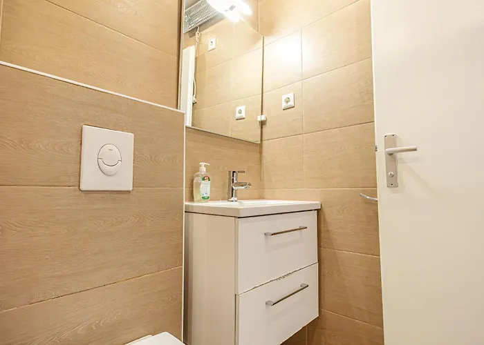 Affordable 6 Minutes From Lugner Sleeps 3 Wien